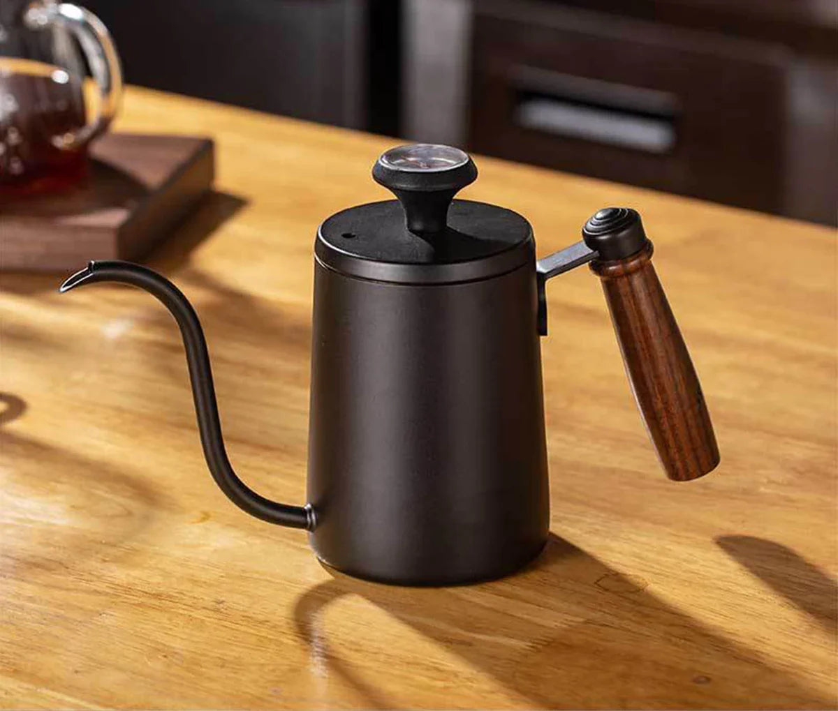 580ml Stainless Steel Drip Coffee Pot Nonstick Gooseneck Drip Coffee Pot Wooden Handle Coffee Pot with Thermometer