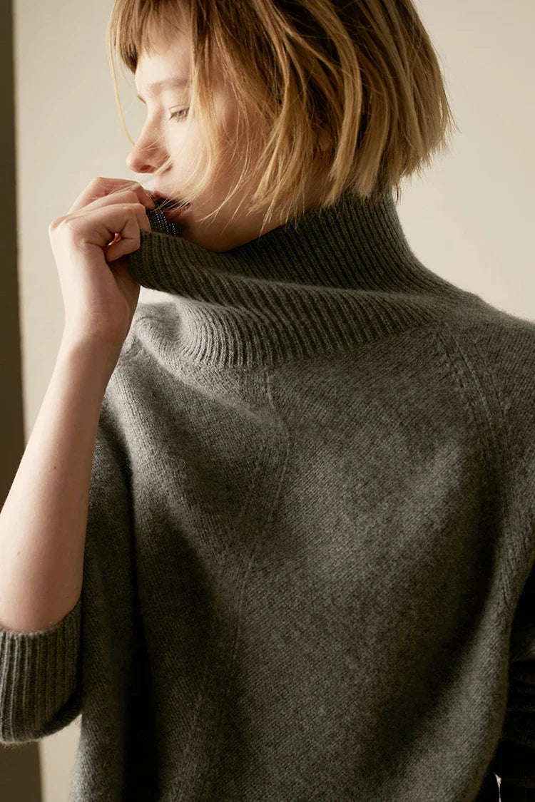 Autumn and Winter New Cashmere Sweater Women’s High-Necked Pullover Loose Thick Sweater Short Paragraph Knit Shirt