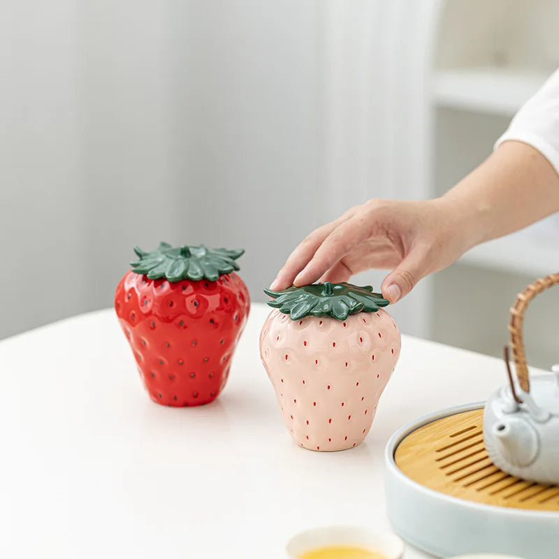 Strawberry shaped ceramic jar food storage jar tea jar sealed tea coffee jar spice nut snack sugar salt storage jar